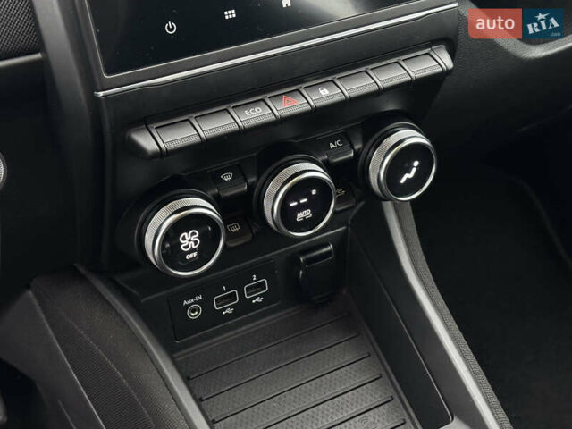 Белый Рено Зое, объемом двигателя 0 л и пробегом 68 тыс. км за 11499 $, фото 26 на Automoto.ua