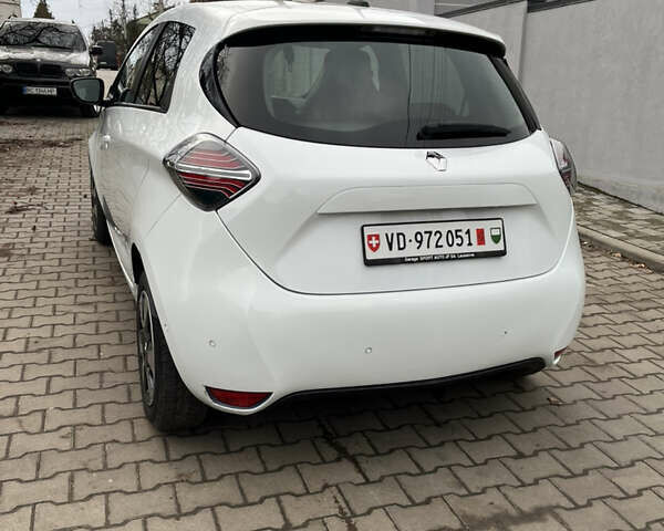 Белый Рено Зое, объемом двигателя 0 л и пробегом 64 тыс. км за 11450 $, фото 2 на Automoto.ua