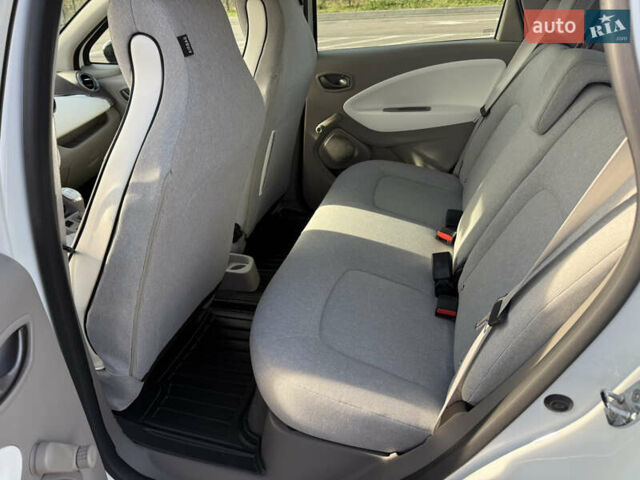 Белый Рено Зое, объемом двигателя 0 л и пробегом 112 тыс. км за 8900 $, фото 12 на Automoto.ua
