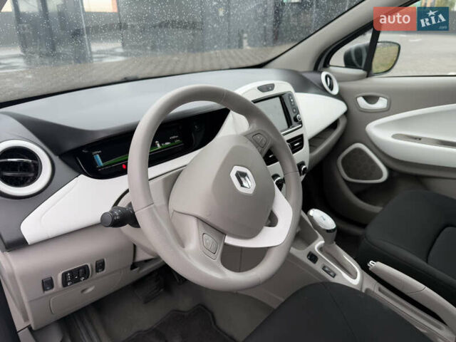 Белый Рено Зое, объемом двигателя 0 л и пробегом 40 тыс. км за 9999 $, фото 19 на Automoto.ua
