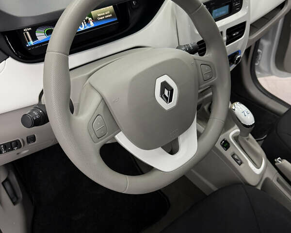 Белый Рено Зое, объемом двигателя 0 л и пробегом 21 тыс. км за 9950 $, фото 15 на Automoto.ua