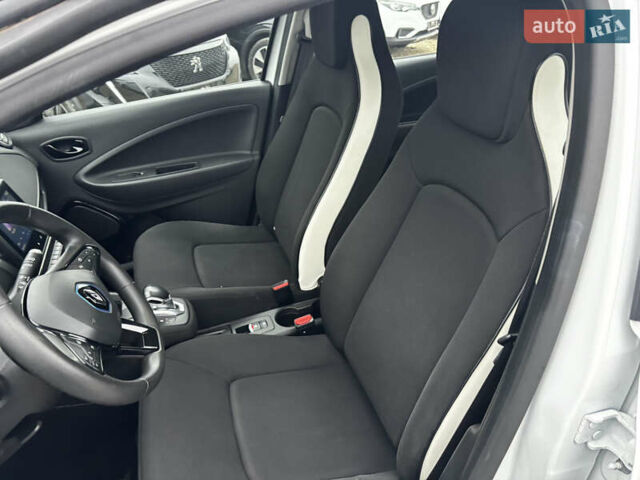 Белый Рено Зое, объемом двигателя 0 л и пробегом 68 тыс. км за 11499 $, фото 17 на Automoto.ua