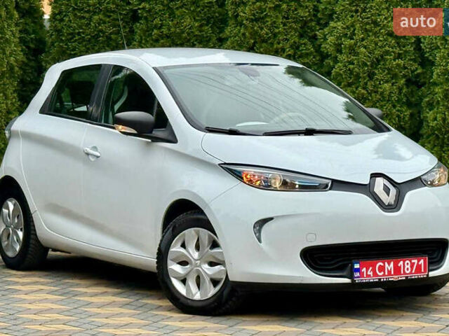 Белый Рено Зое, объемом двигателя 0 л и пробегом 38 тыс. км за 10200 $, фото 2 на Automoto.ua