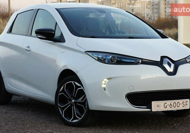 Белый Рено Зое, объемом двигателя 0 л и пробегом 159 тыс. км за 8950 $, фото 4 на Automoto.ua