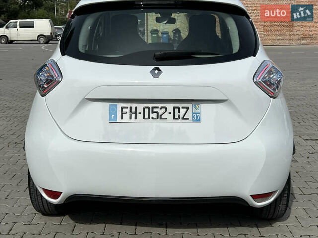 Белый Рено Зое, объемом двигателя 0 л и пробегом 25 тыс. км за 9700 $, фото 8 на Automoto.ua