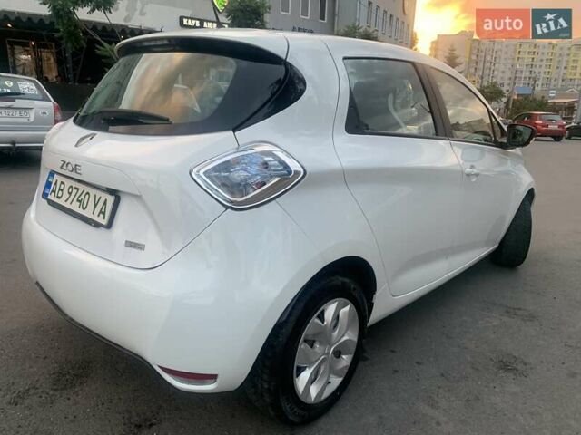 Білий Рено Зое, об'ємом двигуна 0 л та пробігом 29 тис. км за 10500 $, фото 24 на Automoto.ua
