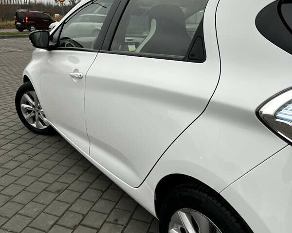 Білий Рено Зое, об'ємом двигуна 0 л та пробігом 109 тис. км за 8900 $, фото 22 на Automoto.ua