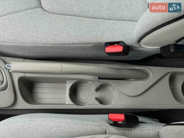 Белый Рено Зое, объемом двигателя 0 л и пробегом 60 тыс. км за 10300 $, фото 32 на Automoto.ua