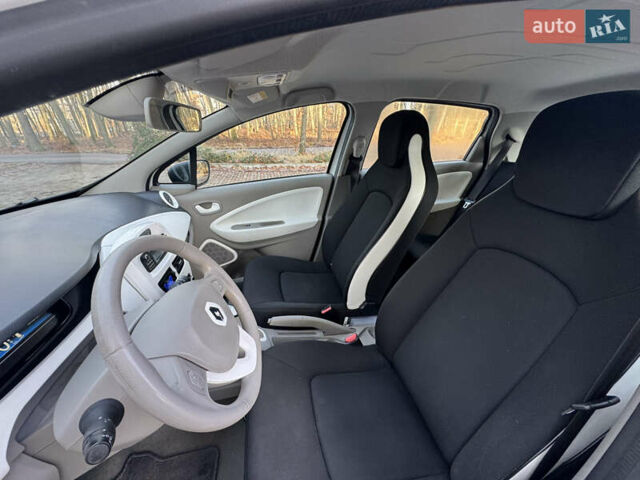 Белый Рено Зое, объемом двигателя 0 л и пробегом 55 тыс. км за 9500 $, фото 9 на Automoto.ua