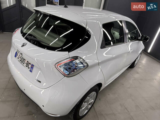 Белый Рено Зое, объемом двигателя 0 л и пробегом 21 тыс. км за 9950 $, фото 11 на Automoto.ua