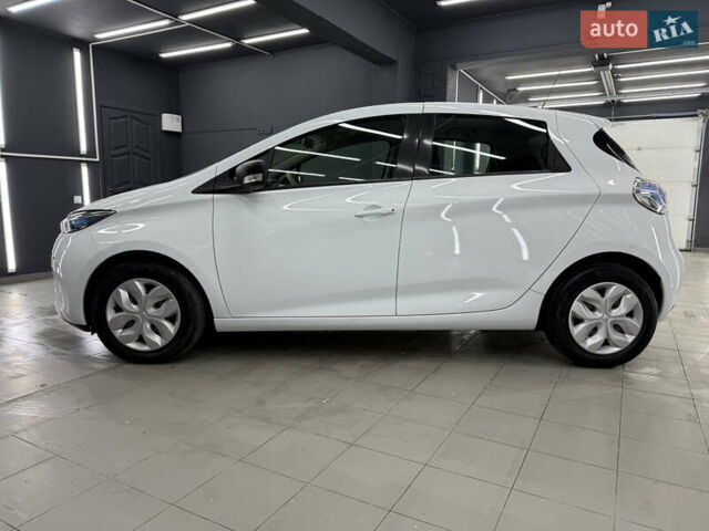 Белый Рено Зое, объемом двигателя 0 л и пробегом 53 тыс. км за 9900 $, фото 5 на Automoto.ua