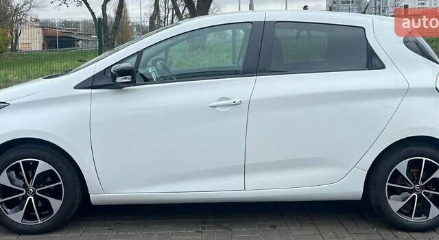 Белый Рено Зое, объемом двигателя 0 л и пробегом 93 тыс. км за 9999 $, фото 9 на Automoto.ua