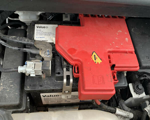 Белый Рено Зое, объемом двигателя 0 л и пробегом 159 тыс. км за 9200 $, фото 46 на Automoto.ua