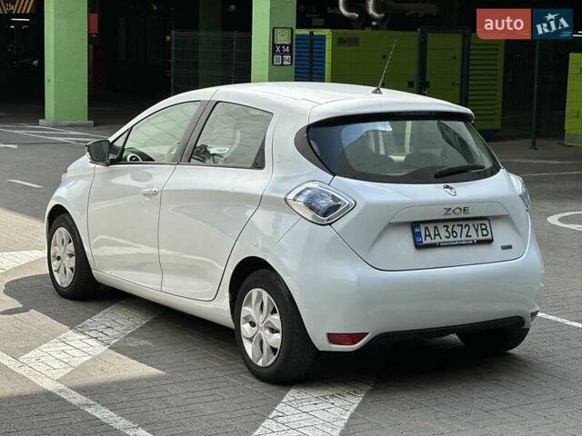 Белый Рено Зое, объемом двигателя 0 л и пробегом 59 тыс. км за 10500 $, фото 7 на Automoto.ua