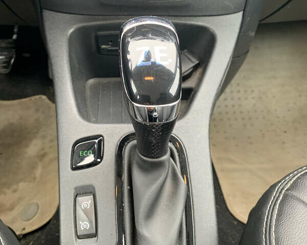 Білий Рено Зое, об'ємом двигуна 0 л та пробігом 159 тис. км за 8999 $, фото 23 на Automoto.ua