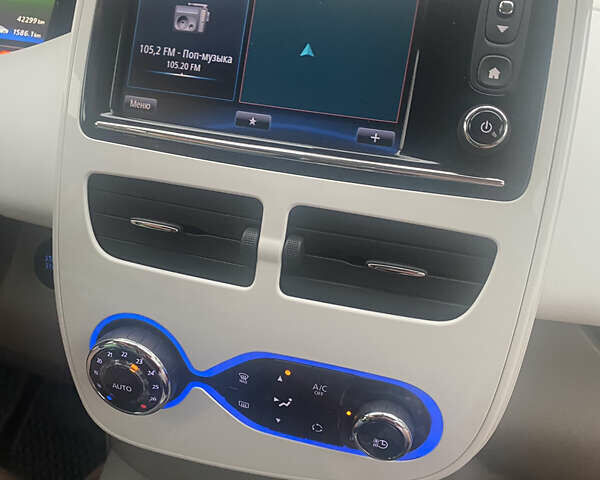 Білий Рено Зое, об'ємом двигуна 0 л та пробігом 45 тис. км за 14500 $, фото 12 на Automoto.ua