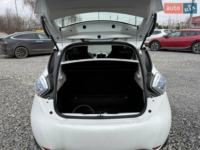 Білий Рено Зое, об'ємом двигуна 0 л та пробігом 46 тис. км за 10500 $, фото 4 на Automoto.ua