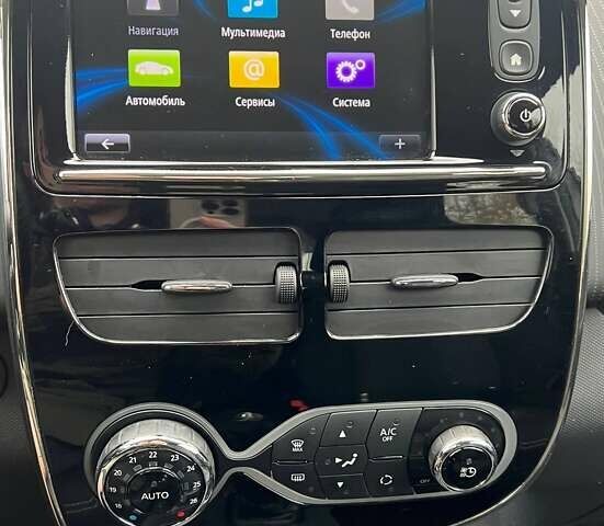 Белый Рено Зое, объемом двигателя 0 л и пробегом 93 тыс. км за 9999 $, фото 19 на Automoto.ua