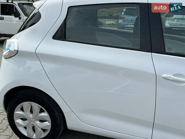 Белый Рено Зое, объемом двигателя 0 л и пробегом 25 тыс. км за 9700 $, фото 19 на Automoto.ua