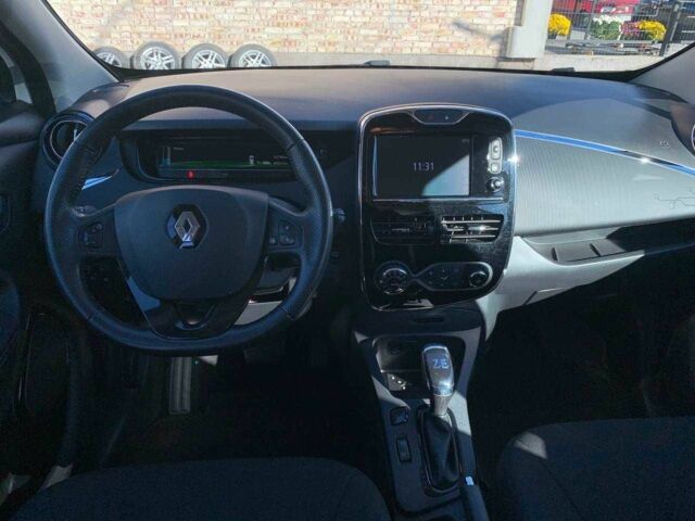 Белый Рено Зое, объемом двигателя 0 л и пробегом 62 тыс. км за 9399 $, фото 18 на Automoto.ua