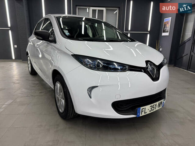Белый Рено Зое, объемом двигателя 0 л и пробегом 53 тыс. км за 9900 $, фото 2 на Automoto.ua