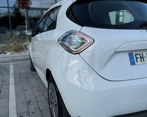 Белый Рено Зое, объемом двигателя 0 л и пробегом 67 тыс. км за 9500 $, фото 17 на Automoto.ua