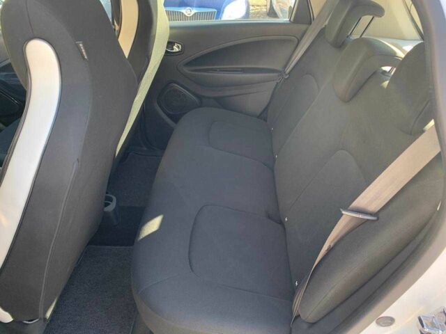 Белый Рено Зое, объемом двигателя 0 л и пробегом 62 тыс. км за 9399 $, фото 16 на Automoto.ua