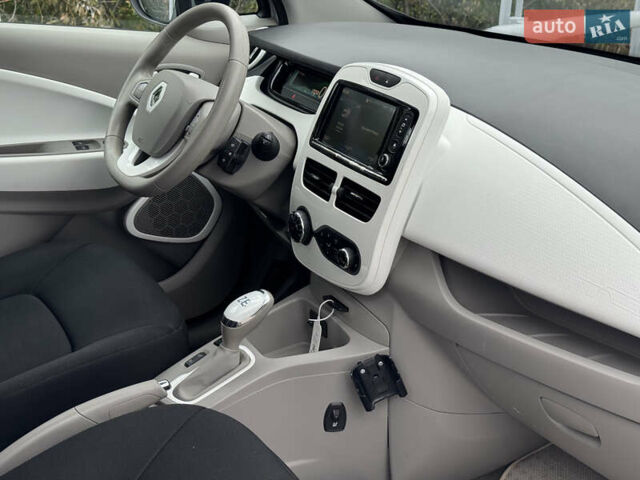 Білий Рено Зое, об'ємом двигуна 0 л та пробігом 60 тис. км за 10190 $, фото 22 на Automoto.ua