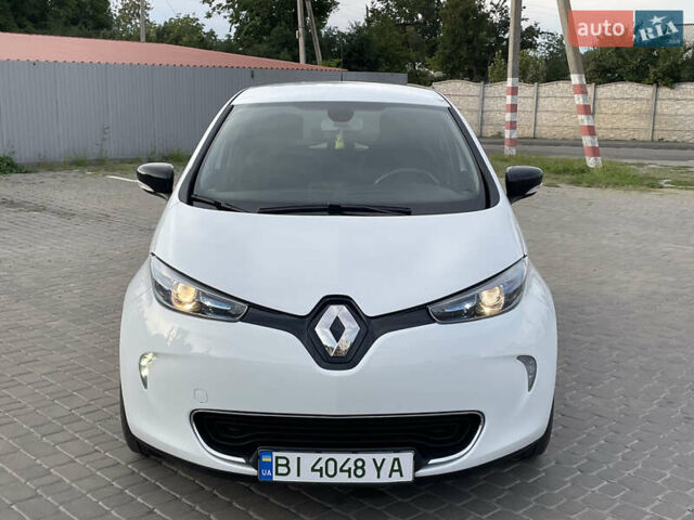 Белый Рено Зое, объемом двигателя 0 л и пробегом 84 тыс. км за 10500 $, фото 71 на Automoto.ua