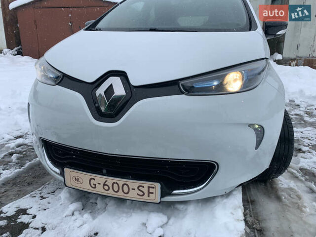 Білий Рено Зое, об'ємом двигуна 0 л та пробігом 159 тис. км за 8999 $, фото 26 на Automoto.ua