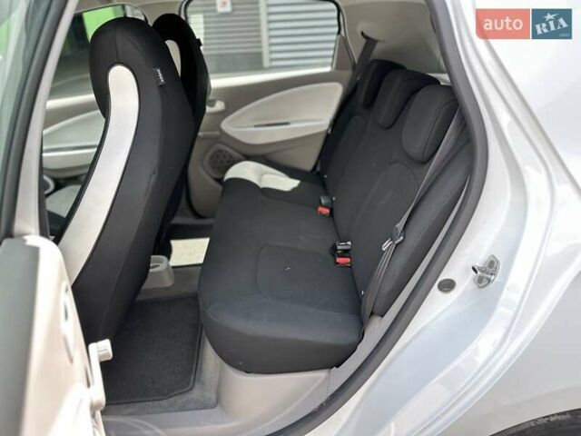 Белый Рено Зое, объемом двигателя 0 л и пробегом 59 тыс. км за 10500 $, фото 27 на Automoto.ua