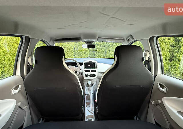 Белый Рено Зое, объемом двигателя 0 л и пробегом 38 тыс. км за 10200 $, фото 39 на Automoto.ua