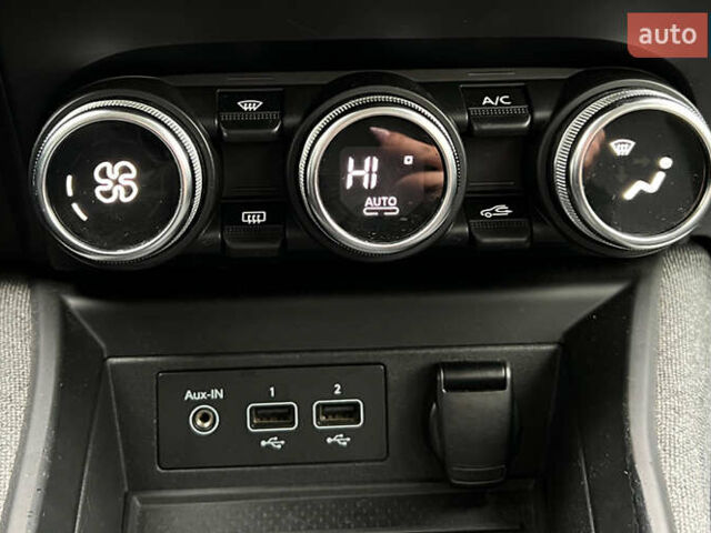 Белый Рено Зое, объемом двигателя 0 л и пробегом 120 тыс. км за 12999 $, фото 16 на Automoto.ua