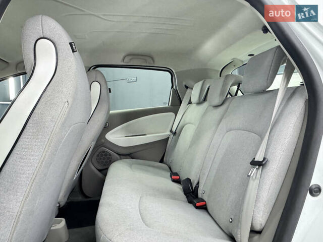 Білий Рено Зое, об'ємом двигуна 0 л та пробігом 76 тис. км за 9500 $, фото 16 на Automoto.ua