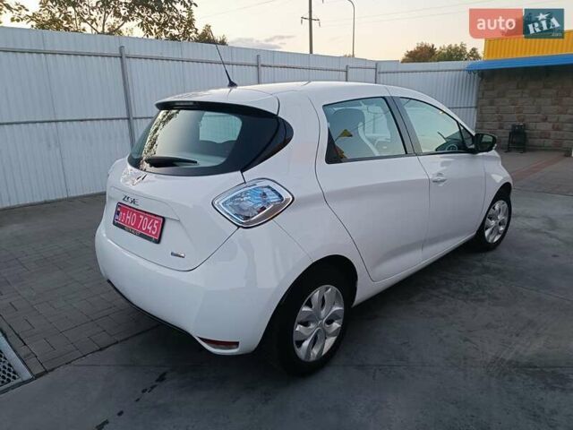 Белый Рено Зое, объемом двигателя 0 л и пробегом 65 тыс. км за 10250 $, фото 9 на Automoto.ua