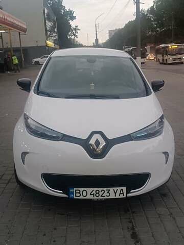 Белый Рено Зое, объемом двигателя 0 л и пробегом 145 тыс. км за 9599 $, фото 1 на Automoto.ua