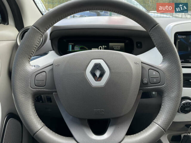 Білий Рено Зое, об'ємом двигуна 0 л та пробігом 28 тис. км за 9355 $, фото 39 на Automoto.ua