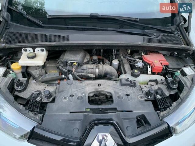 Білий Рено Зое, об'ємом двигуна 0 л та пробігом 29 тис. км за 10500 $, фото 2 на Automoto.ua