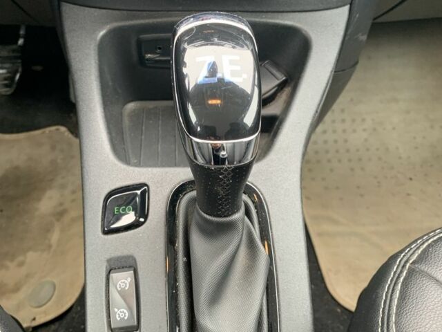 Белый Рено Зое, объемом двигателя 0 л и пробегом 159 тыс. км за 8999 $, фото 16 на Automoto.ua