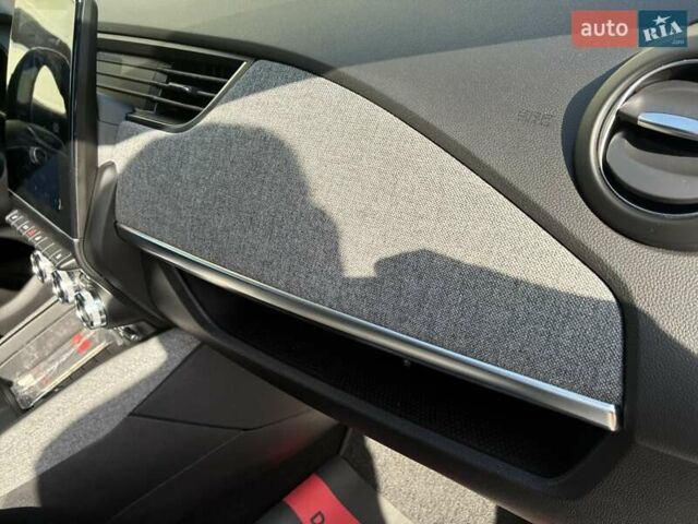 Белый Рено Зое, объемом двигателя 0 л и пробегом 94 тыс. км за 13300 $, фото 71 на Automoto.ua