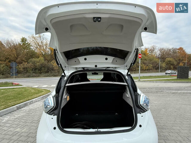 Белый Рено Зое, объемом двигателя 0 л и пробегом 11 тыс. км за 10499 $, фото 7 на Automoto.ua