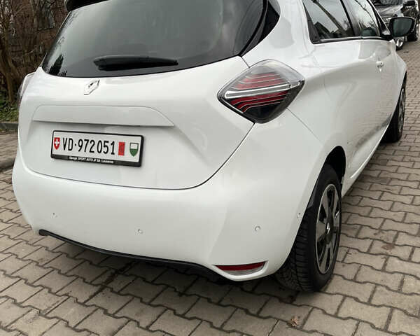 Белый Рено Зое, объемом двигателя 0 л и пробегом 64 тыс. км за 11450 $, фото 9 на Automoto.ua