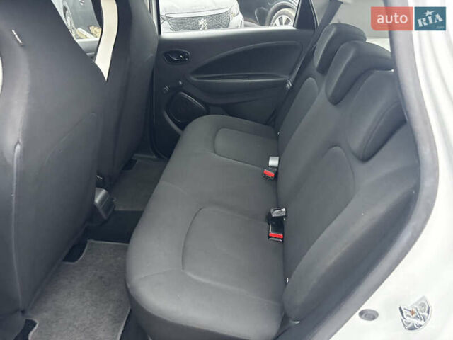 Белый Рено Зое, объемом двигателя 0 л и пробегом 68 тыс. км за 11499 $, фото 34 на Automoto.ua