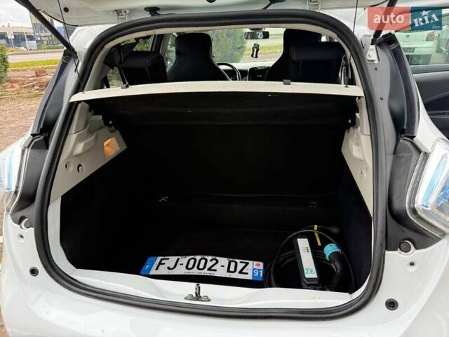 Белый Рено Зое, объемом двигателя 0 л и пробегом 62 тыс. км за 10350 $, фото 14 на Automoto.ua