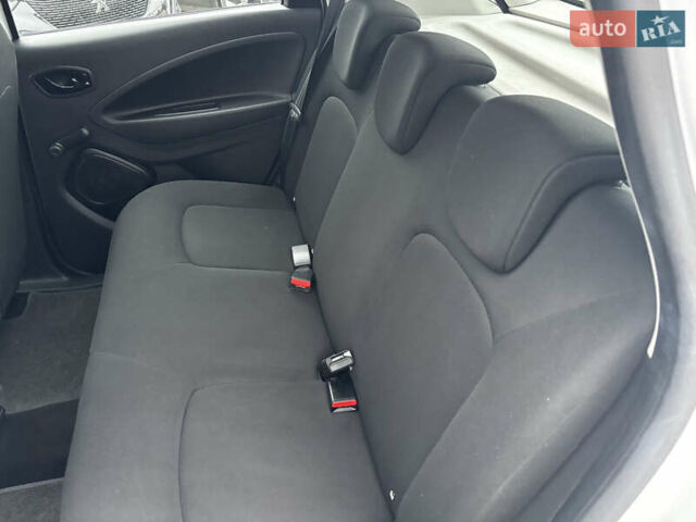 Белый Рено Зое, объемом двигателя 0 л и пробегом 68 тыс. км за 11499 $, фото 33 на Automoto.ua