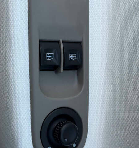 Белый Рено Зое, объемом двигателя 0 л и пробегом 38 тыс. км за 10200 $, фото 35 на Automoto.ua