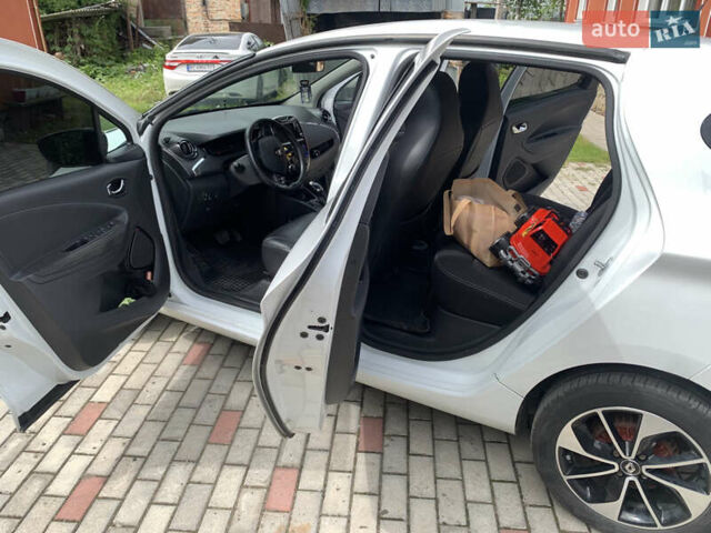 Белый Рено Зое, объемом двигателя 0 л и пробегом 173 тыс. км за 9500 $, фото 5 на Automoto.ua