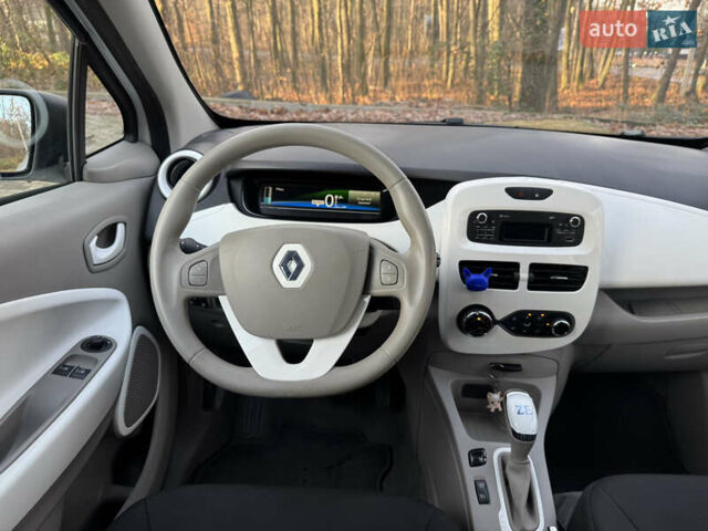 Белый Рено Зое, объемом двигателя 0 л и пробегом 55 тыс. км за 9500 $, фото 11 на Automoto.ua