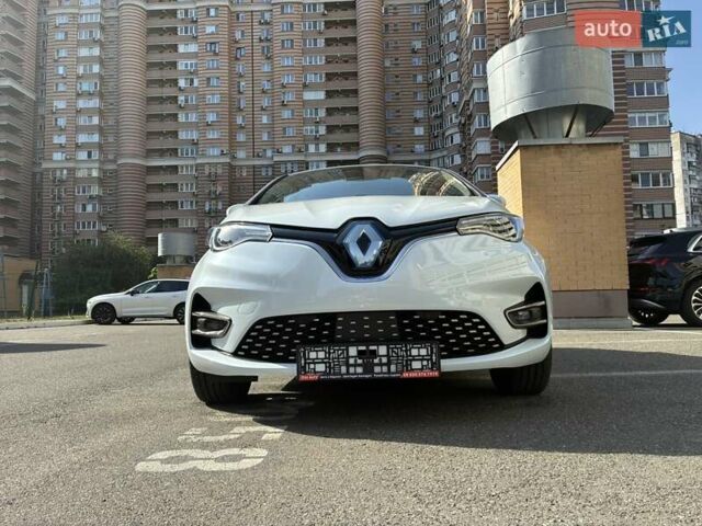 Белый Рено Зое, объемом двигателя 0 л и пробегом 94 тыс. км за 13300 $, фото 3 на Automoto.ua
