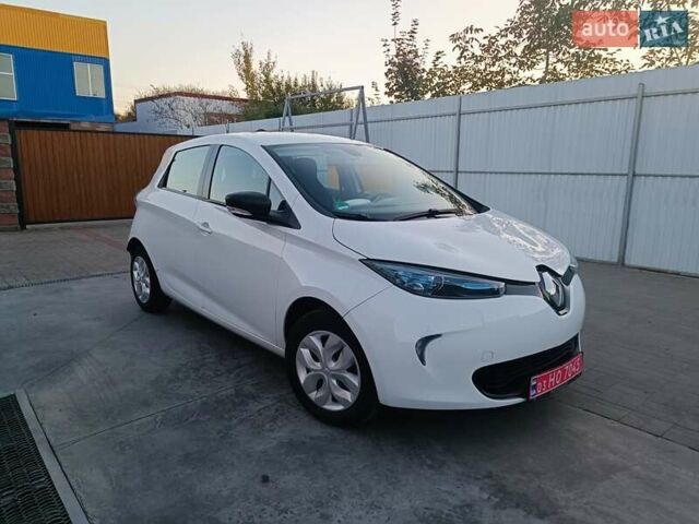 Белый Рено Зое, объемом двигателя 0 л и пробегом 65 тыс. км за 10250 $, фото 2 на Automoto.ua